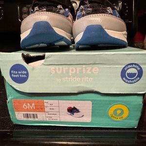 Surprize by Stride Rite Toddler shoes Light up  Size 6